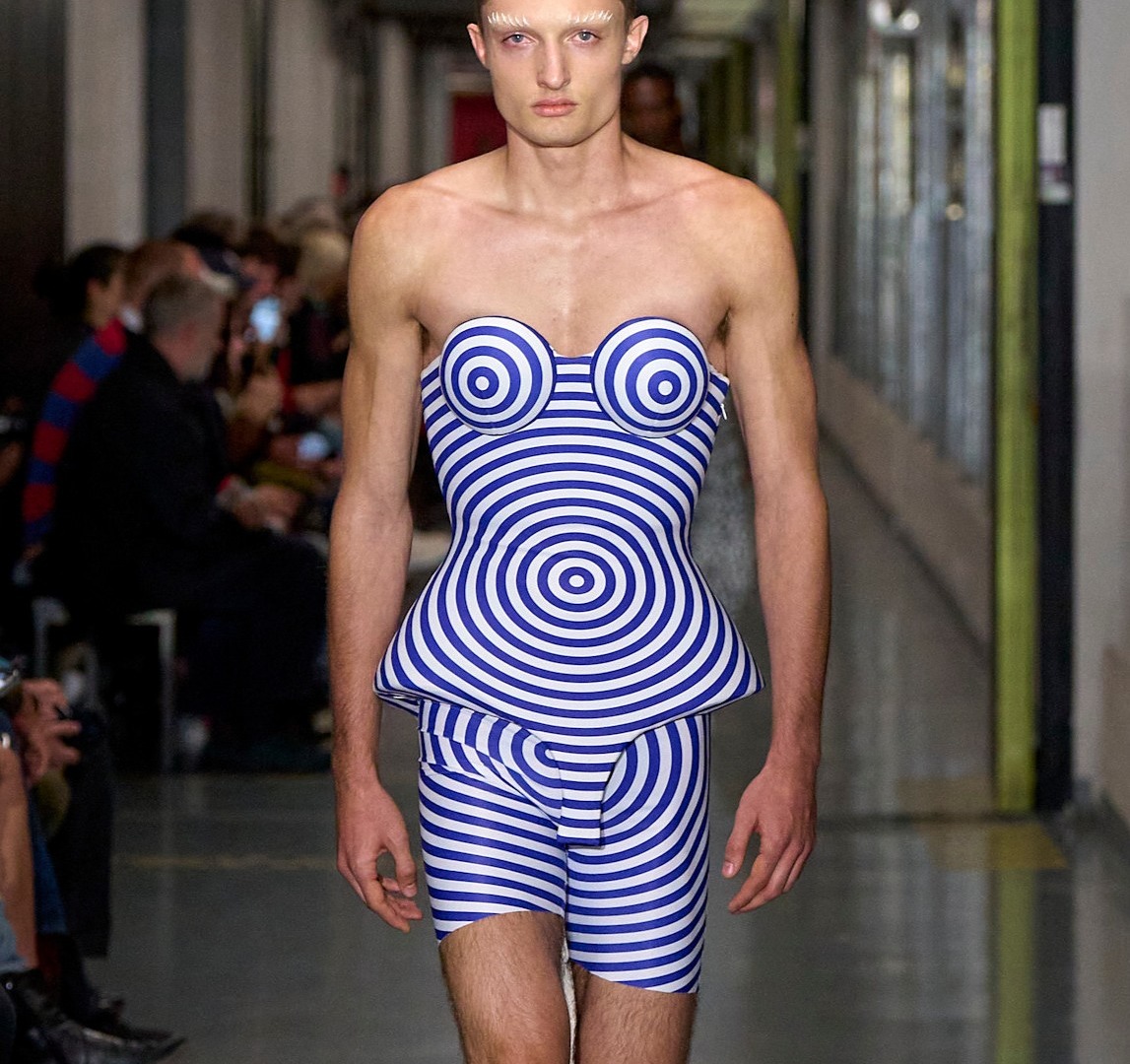 무려 21번의 디자이너 교체가 있었던 2025년, 2026년엔 이 브랜드들을 주목하세요 | 패스트페이퍼 (Fastpaper)